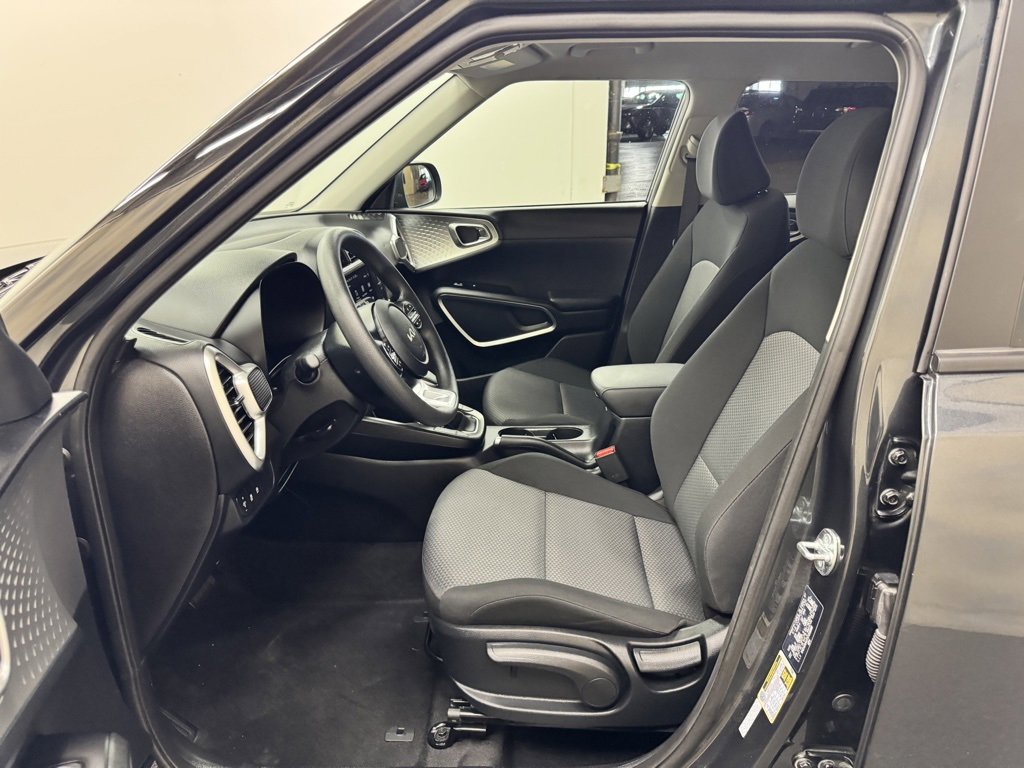 Used 2025 Kia Soul LX w/ LX Technology Package image 14