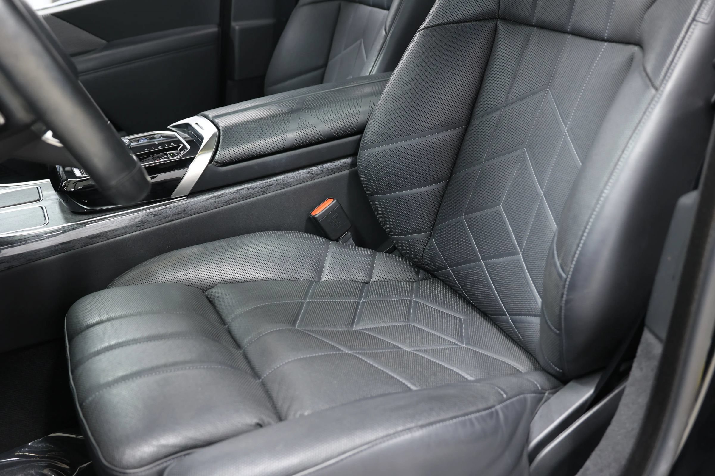 Used 2023 BMW 740i RWD image 19