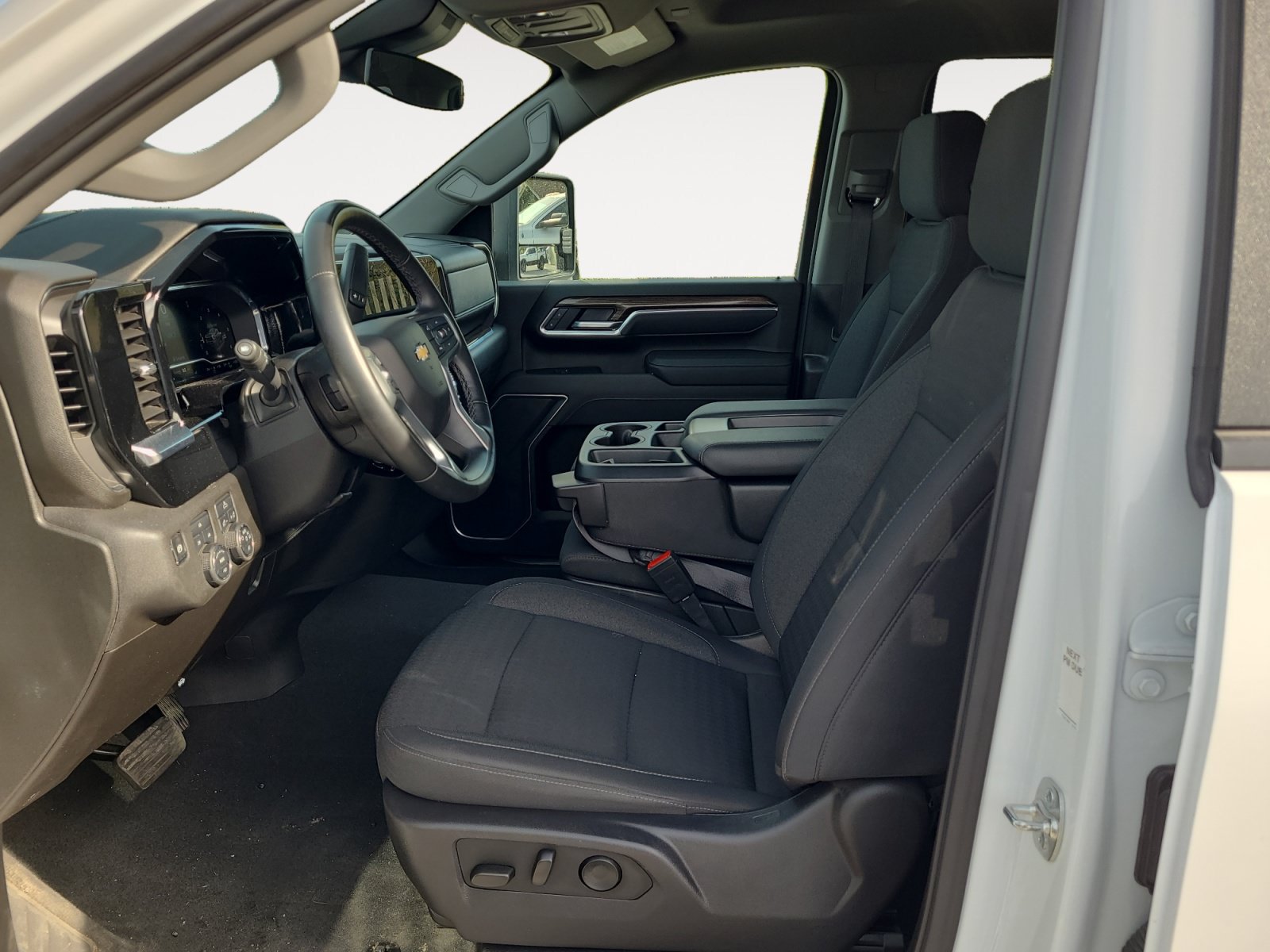Used 2025 Chevrolet Silverado 2500 LT w/ Convenience Package AWD/4WD image 9