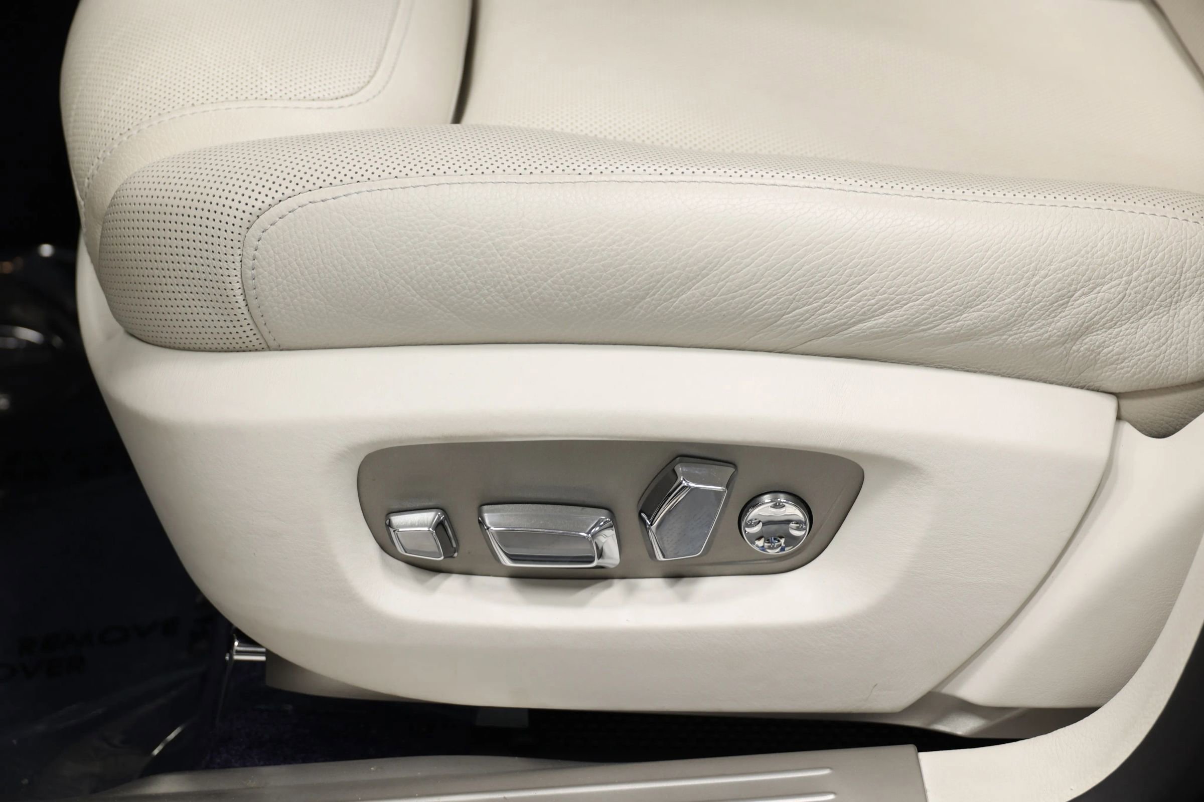 Used 2015 Rolls-Royce Ghost image 18