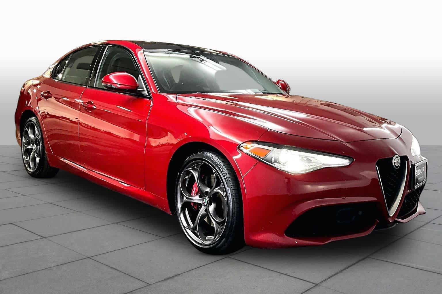 Used 2018 Alfa Romeo Giulia Ti Sport w/ Quick Order Package 22S Sport AWD/4WD image 3