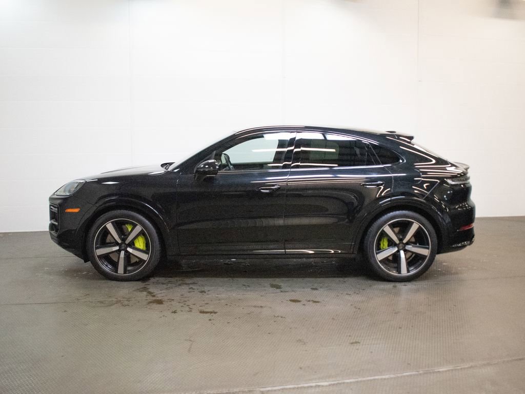 Certified 2025 Porsche Cayenne Turbo image 2