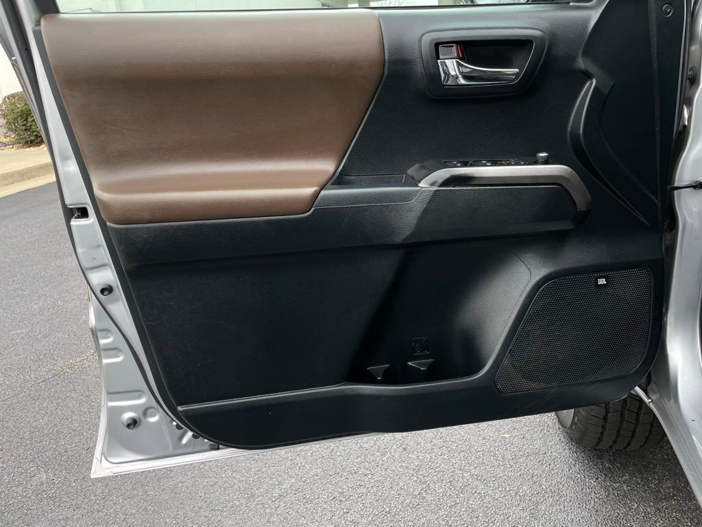 Used 2017 Toyota Tacoma Limited w/ Tow Package image 24