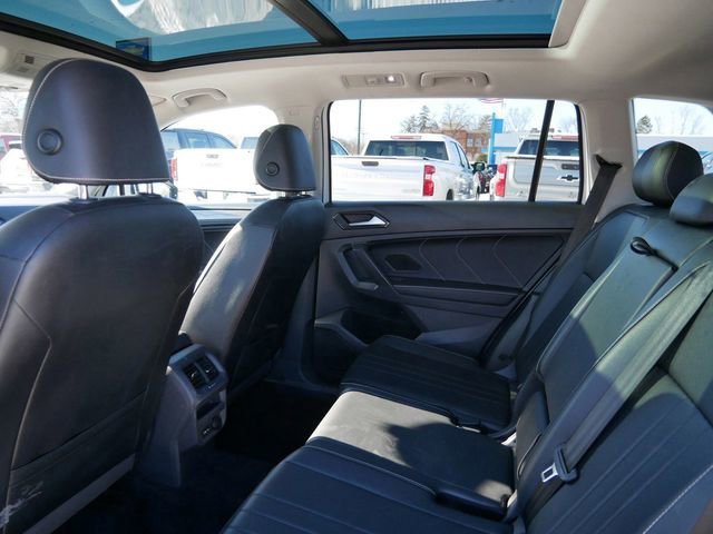 Used 2022 Volkswagen Tiguan SE w/ Panoramic Sunroof Package image 10