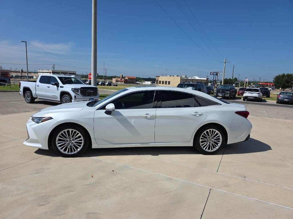 Used 2019 Toyota Avalon Limited FWD image 4