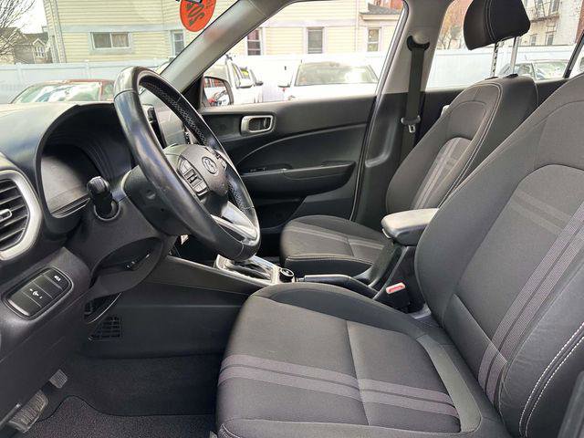 Certified 2023 Hyundai Venue SEL image 17