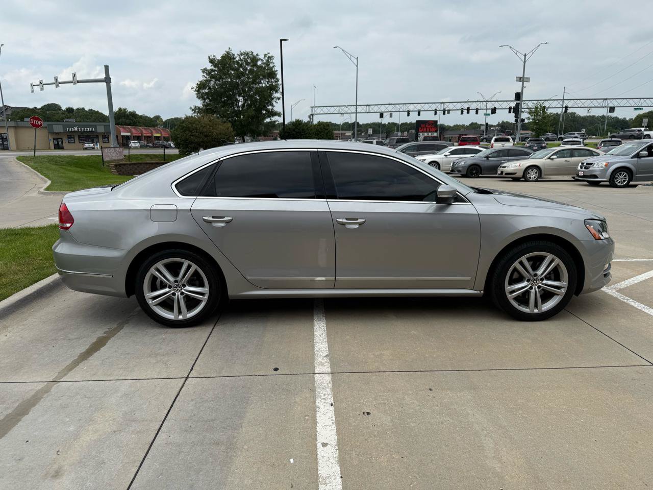 Used 2014 Volkswagen Passat 1.8T SEL Premium FWD image 5