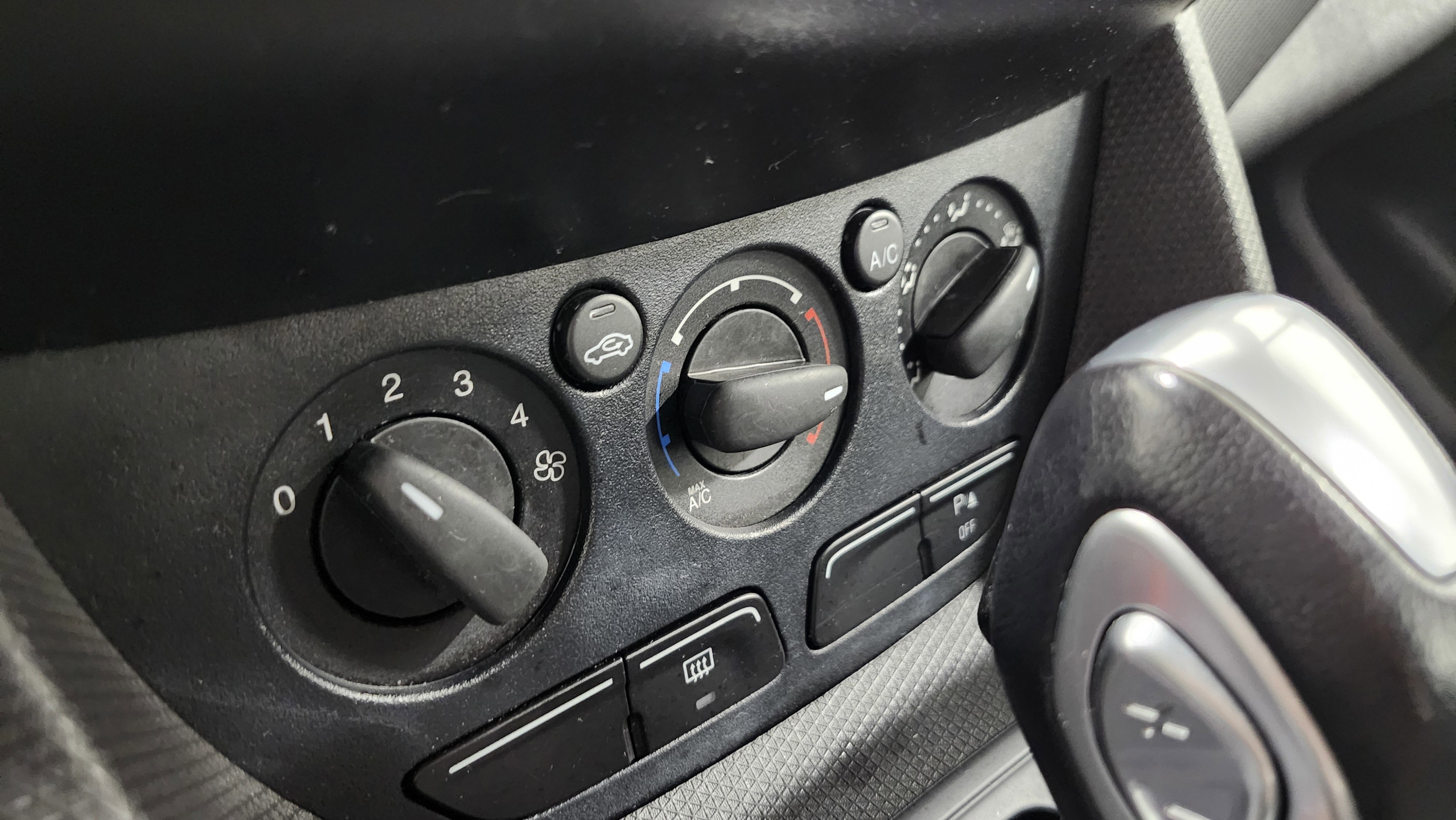 Used 2017 Ford Transit Connect XL image 27