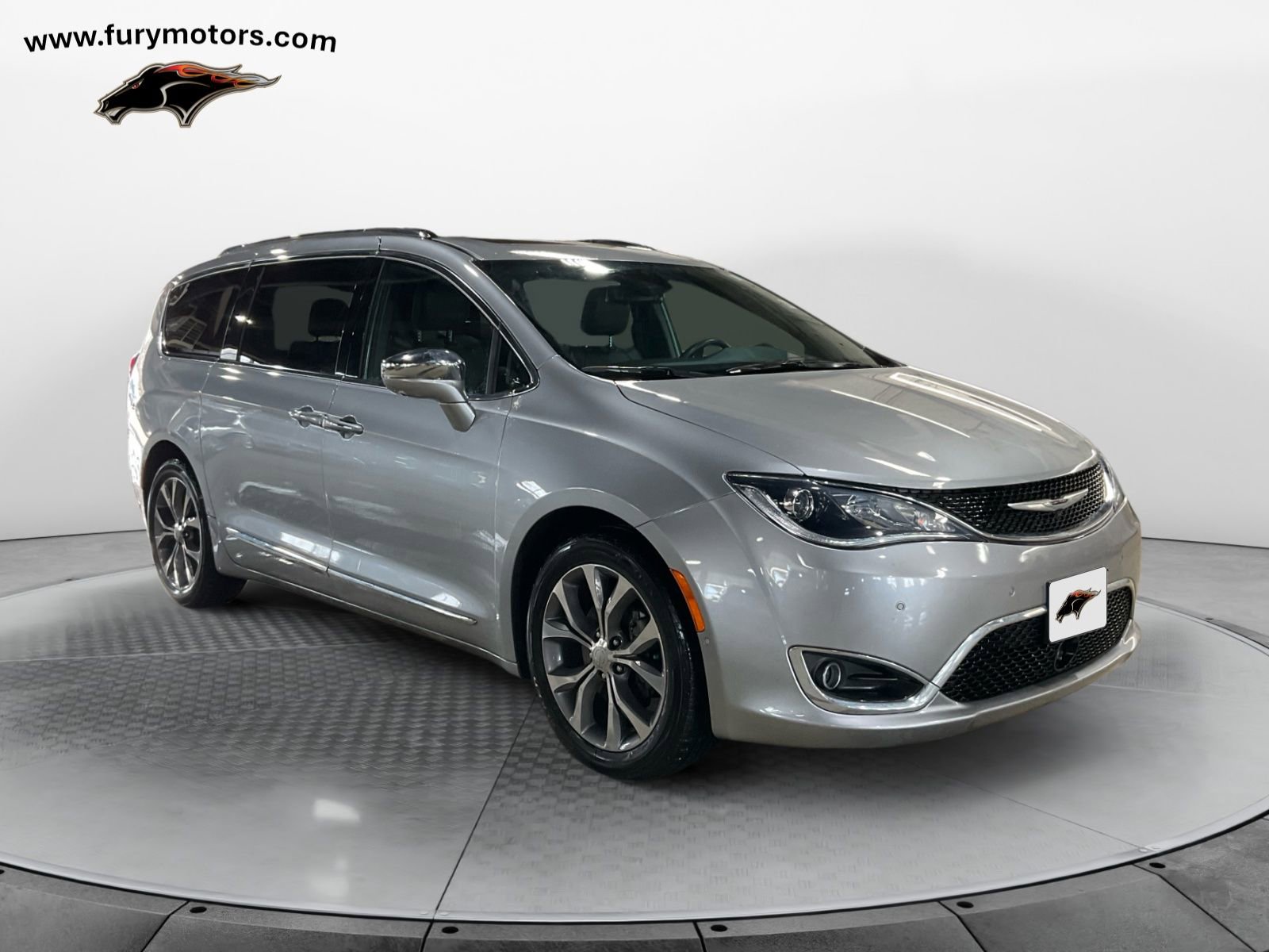 Used 2020 Chrysler Pacifica Limited image 1