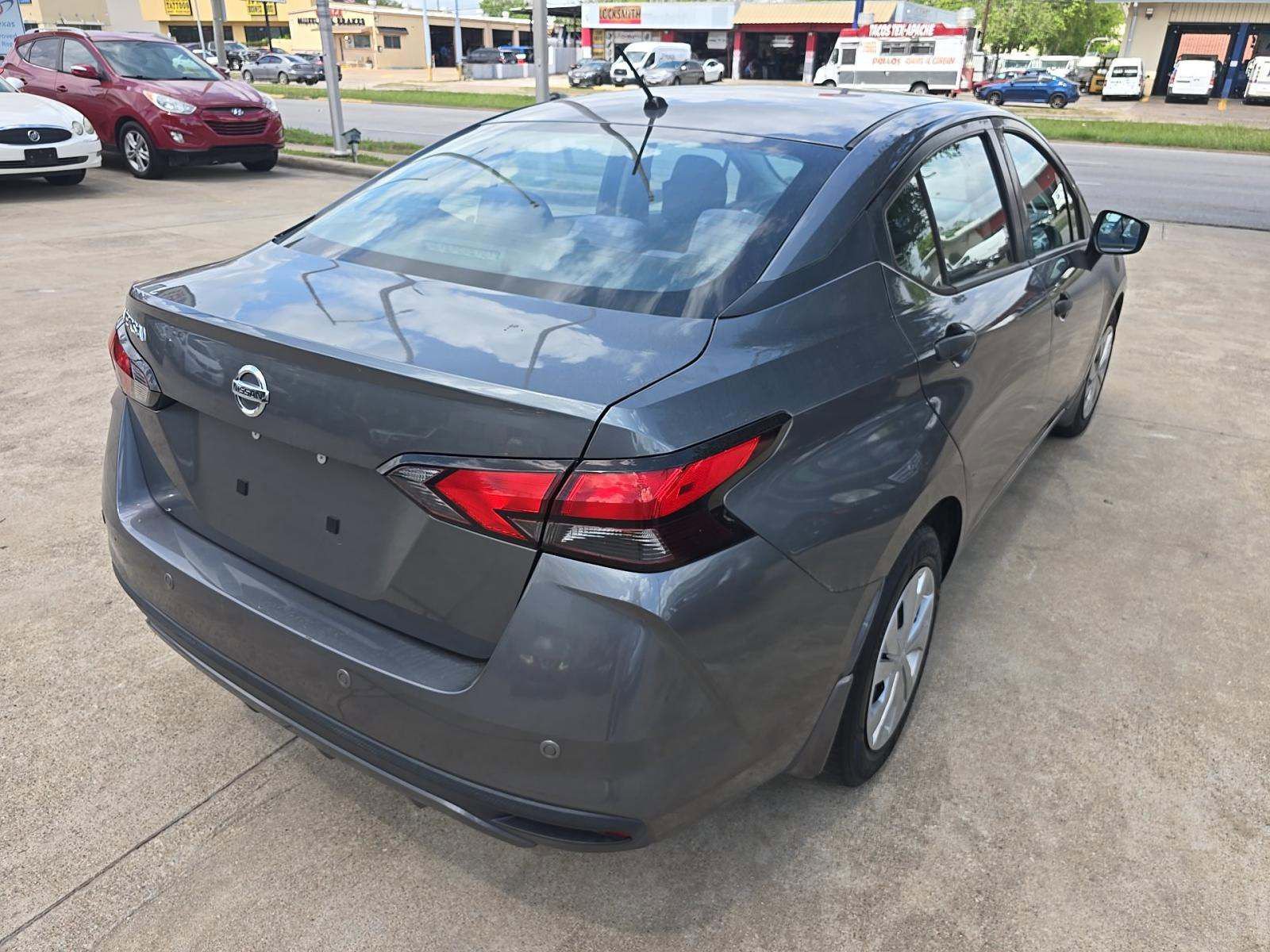 Used 2021 Nissan Versa S image 2