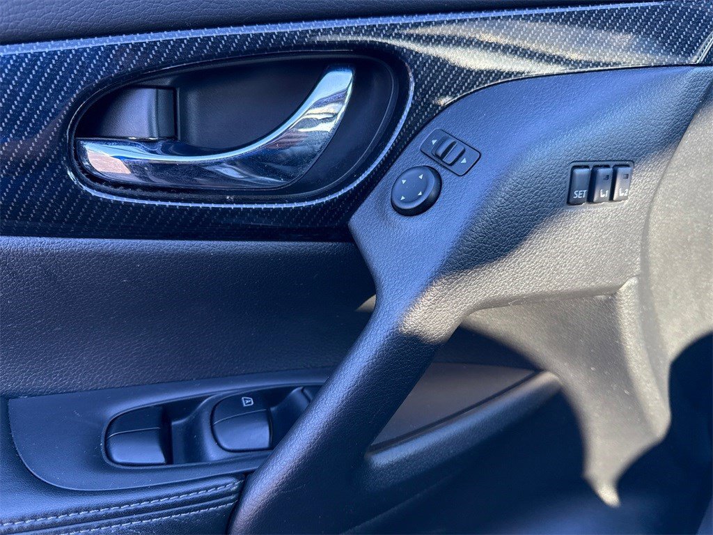 Used 2019 Nissan Rogue SL w/ Premium Package image 19