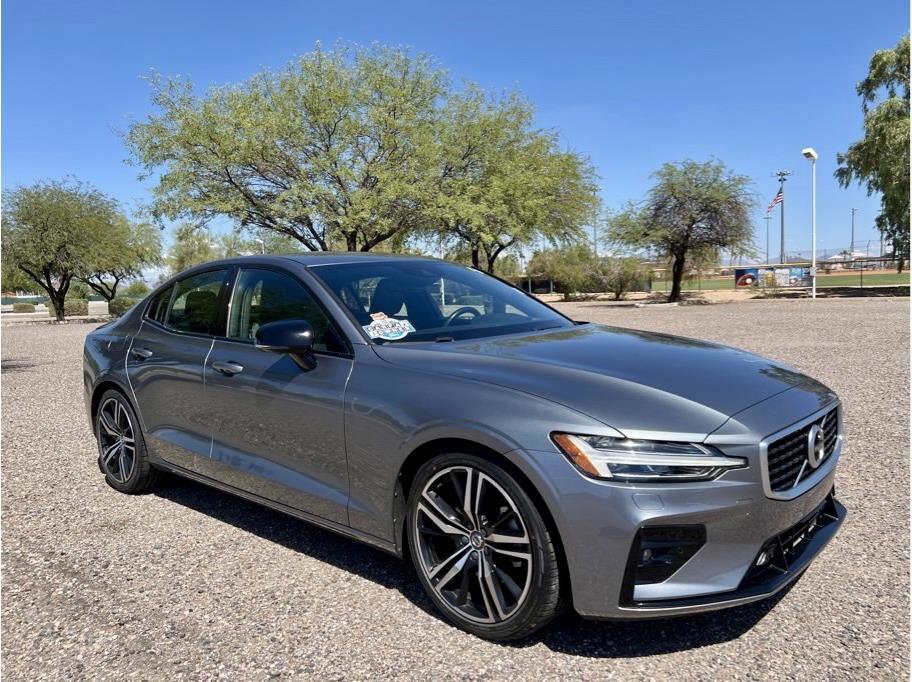 Used 2019 Volvo S60 T5 R-Design image 1