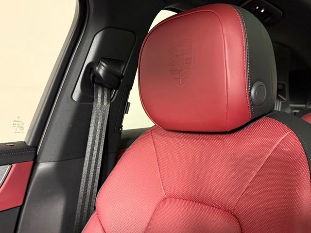 Used 2025 Porsche Cayenne S image 19