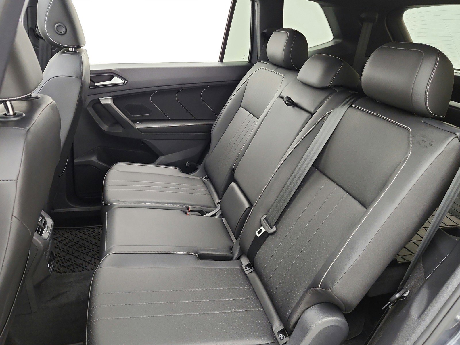 Used 2024 Volkswagen Tiguan SE R-Line image 20