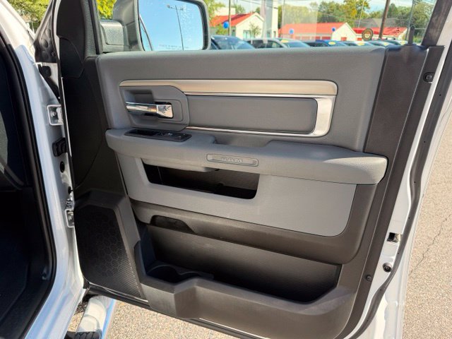 Used 2020 RAM 1500 Classic SLT w/ Luxury Group RWD image 30