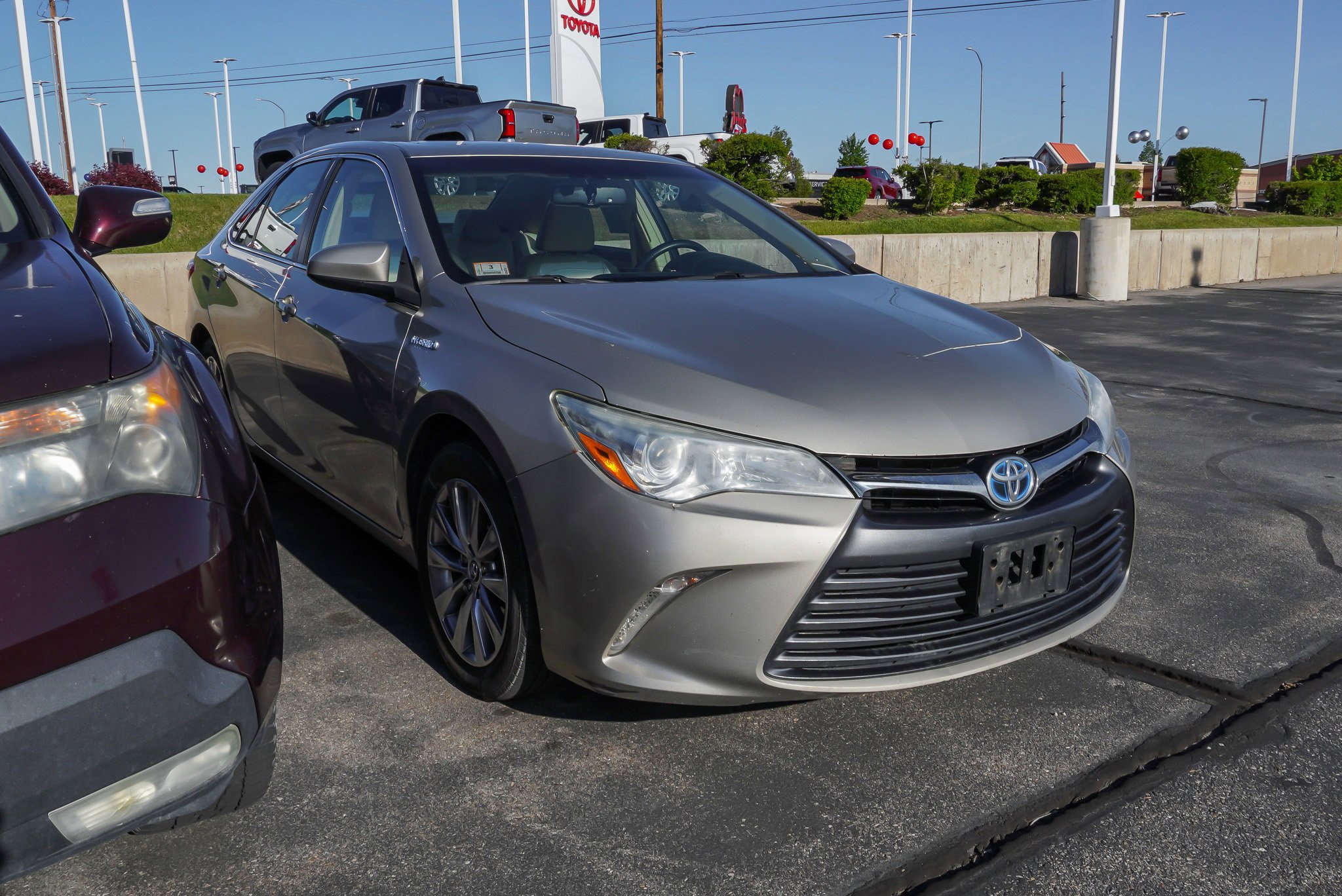 Used 2015 Toyota Camry XLE w/ Moonroof Package FWD image 2
