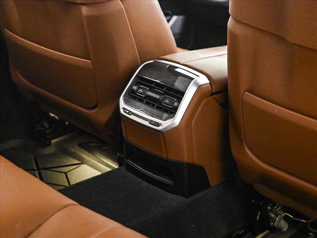 Used 2023 BMW 760i xDrive image 18