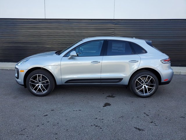 Used 2025 Porsche Macan image 2