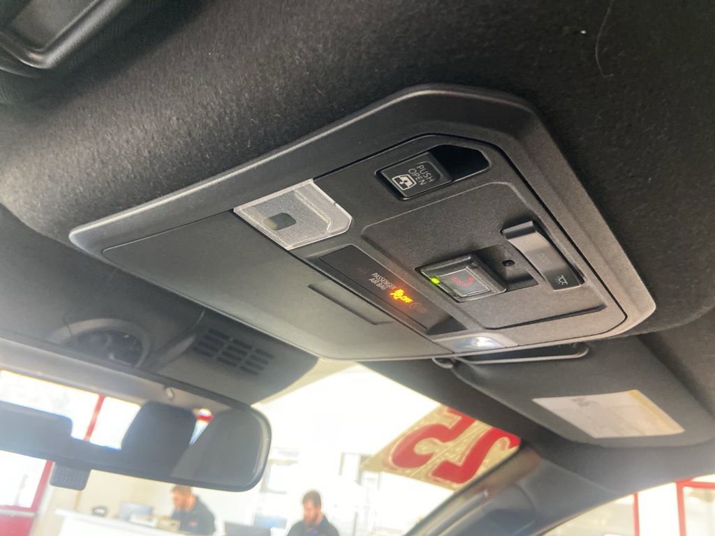 Used 2025 Toyota 4Runner SR5 AWD/4WD image 28