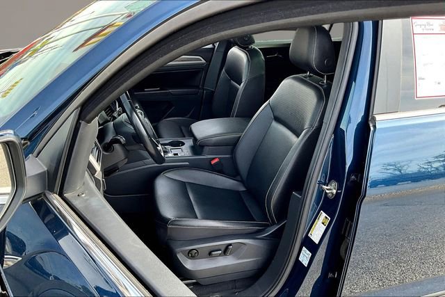 Used 2020 Volkswagen Atlas Cross Sport SE w/ Panoramic Sunroof Package image 18