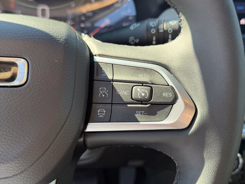 Used 2025 Jeep Compass Limited AWD/4WD image 19