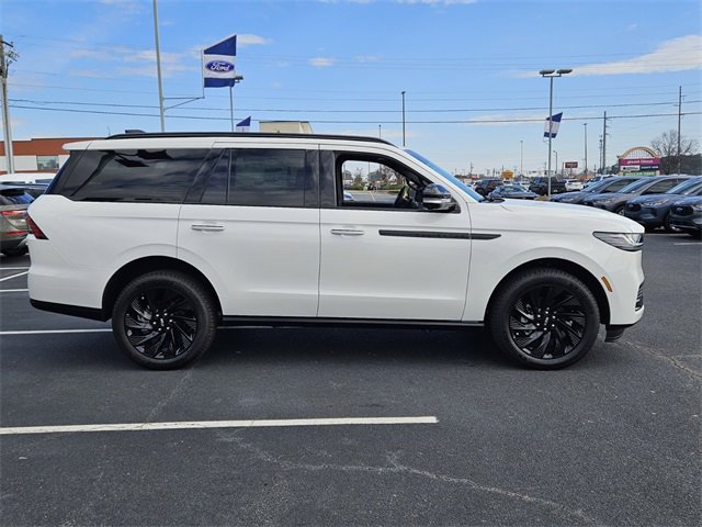 New 2025 Lincoln Navigator Reserve w/ Jet Appearance Package image 9