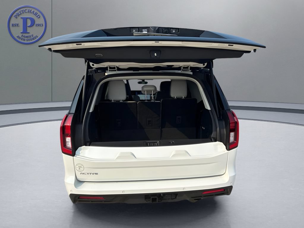 Used 2025 Ford Expedition Active AWD/4WD image 9
