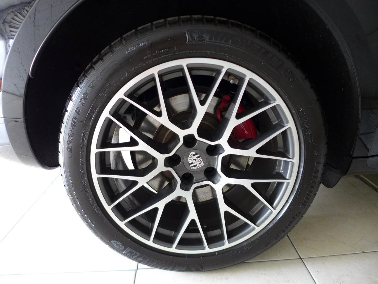 Used 2017 Porsche Macan Turbo AWD/4WD image 77