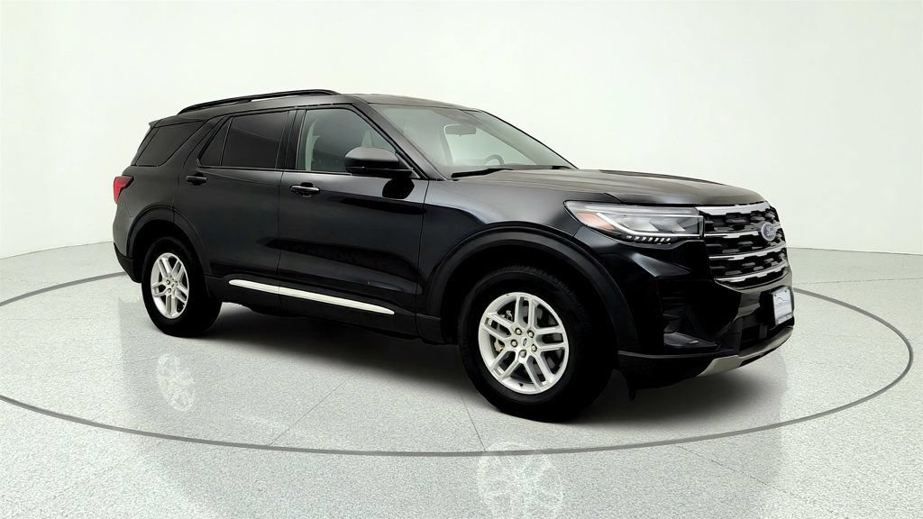 Used 2025 Ford Explorer Active AWD/4WD image 3
