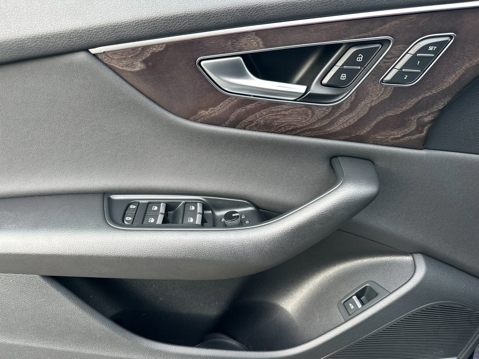 Used 2019 Audi Q8 Premium Plus w/ Premium Plus image 11