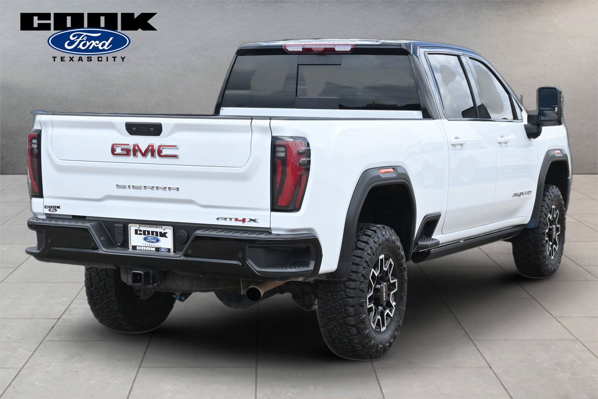 Used 2025 GMC Sierra 2500 AT4X AWD/4WD image 3