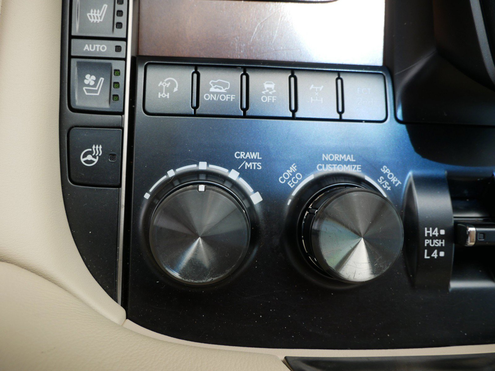 Used 2021 Lexus LX 570 4WD w/ Luxury Package image 25