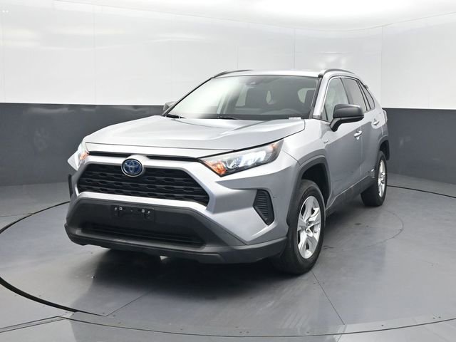 Used 2021 Toyota RAV4 LE image 1