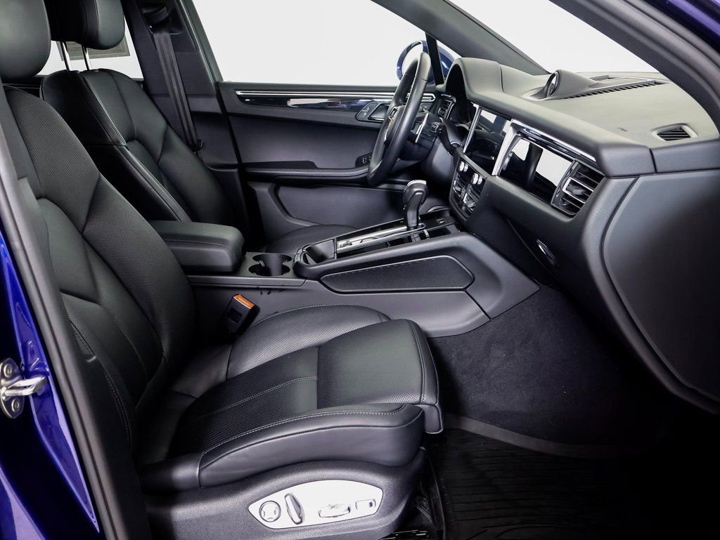 Used 2025 Porsche Macan image 8