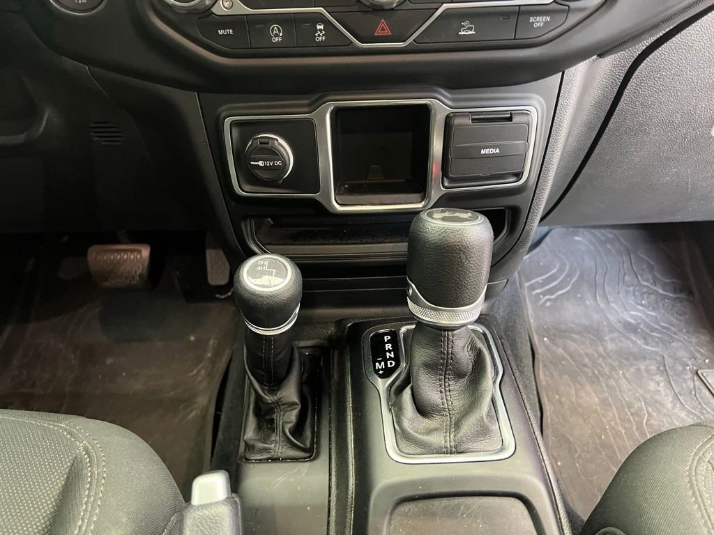 Used 2022 Jeep Wrangler Sport AWD/4WD image 11