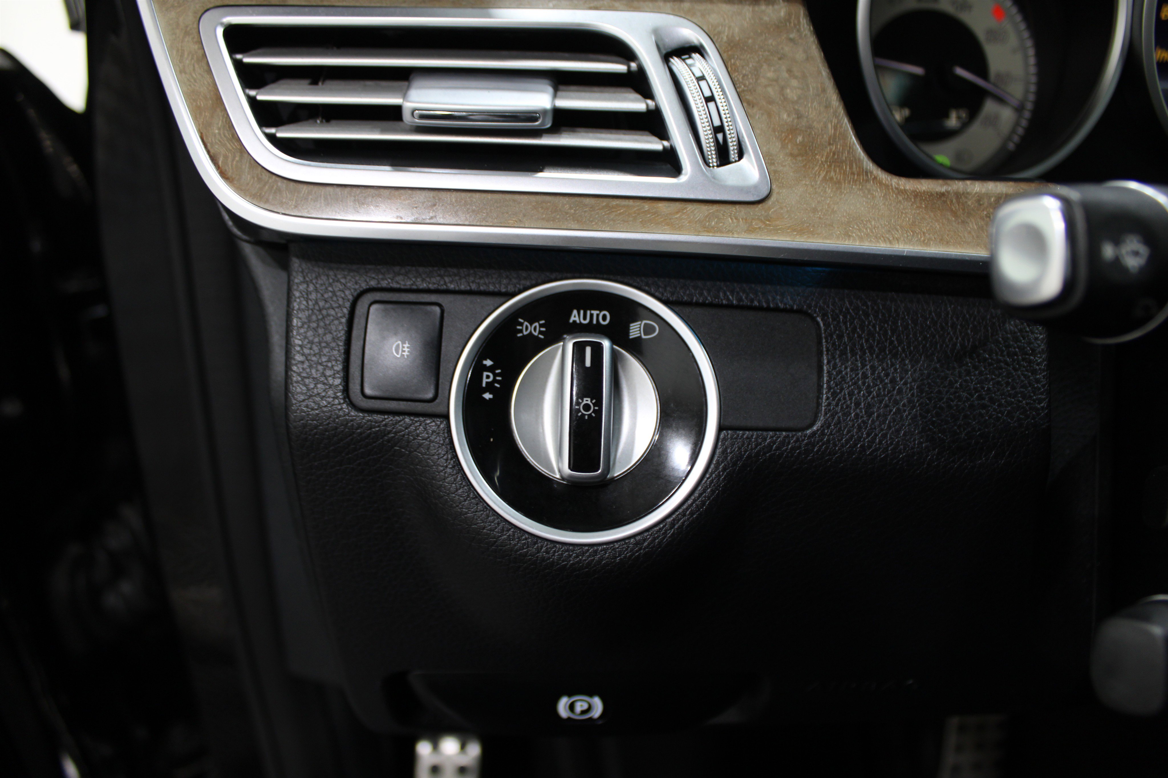 Used 2015 Mercedes-Benz E 350 4MATIC Sedan image 8