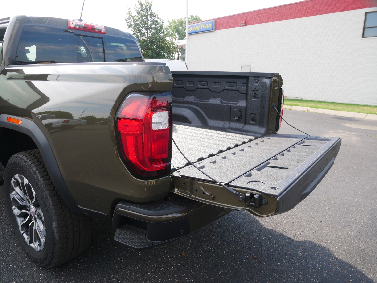 New 2023 GMC Canyon Denali image 5