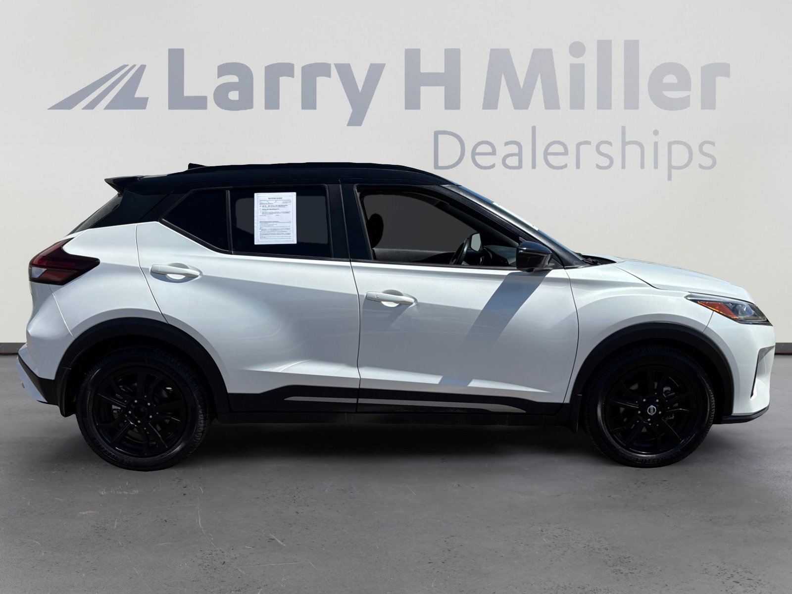 Used 2021 Nissan Kicks SR FWD image 6