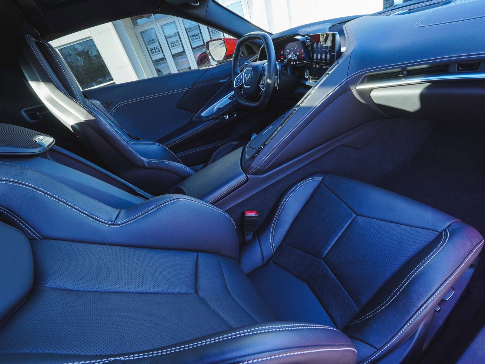 Used 2021 Chevrolet Corvette Stingray Coupe w/ Engine Appearance Package image 29