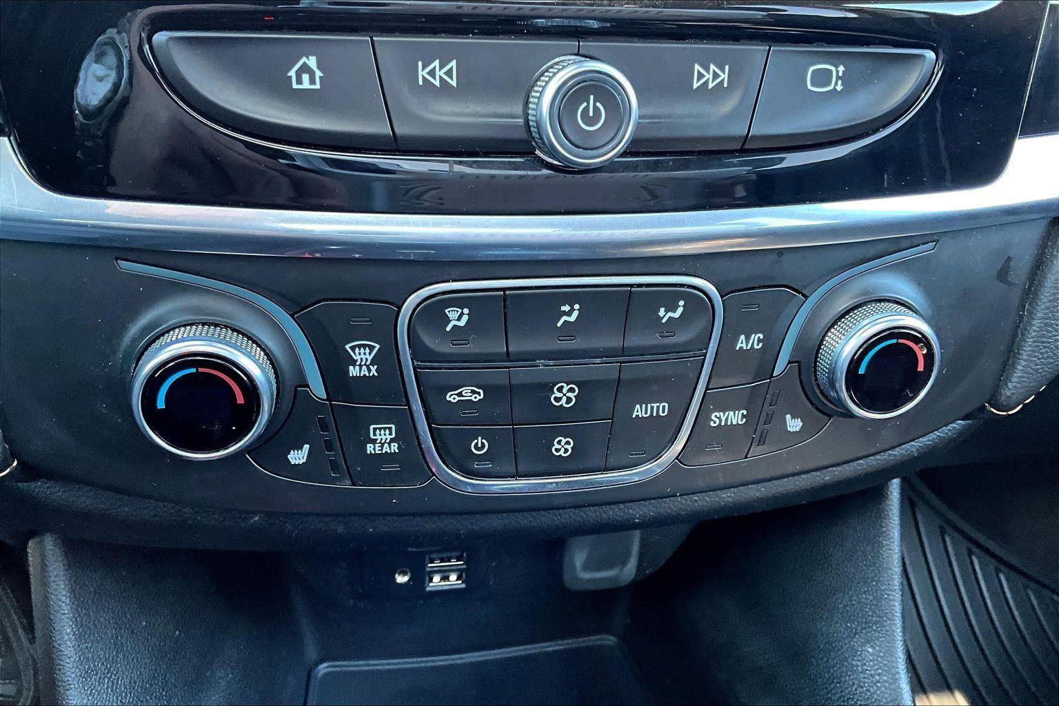 Used 2020 Chevrolet Traverse RS AWD/4WD image 39