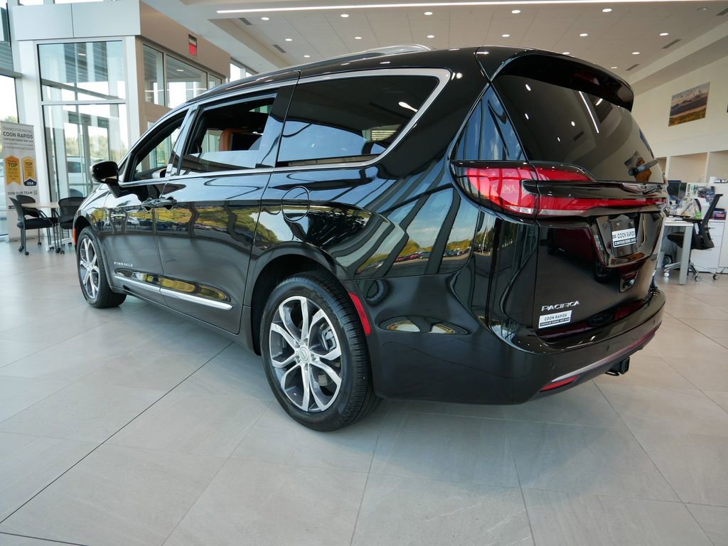 New 2026 Chrysler Pacifica Pinnacle image 3