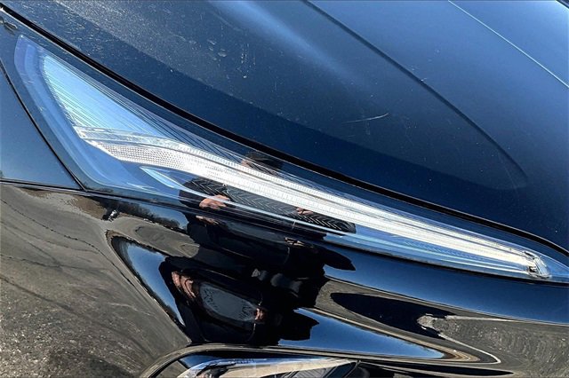 Used 2025 Buick Enclave Preferred image 32