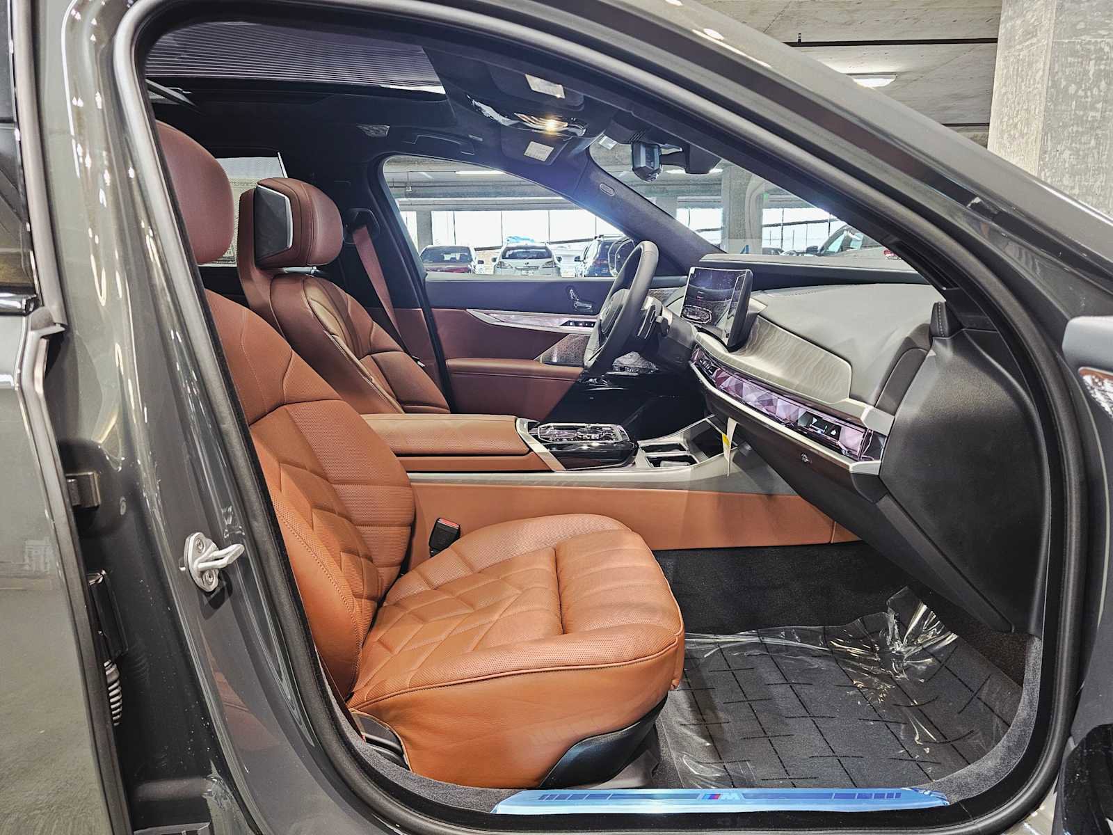New 2026 BMW 750e xDrive w/ Executive Package image 27