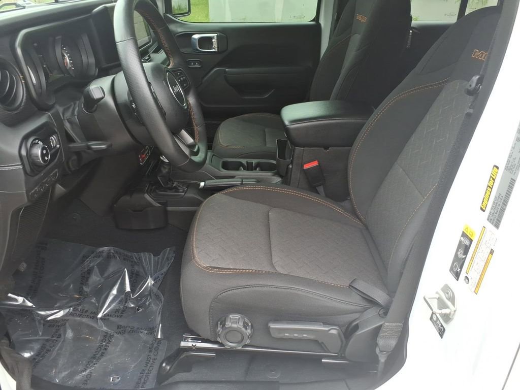 Used 2024 Jeep Gladiator Mojave w/ Technology Group AWD/4WD image 19