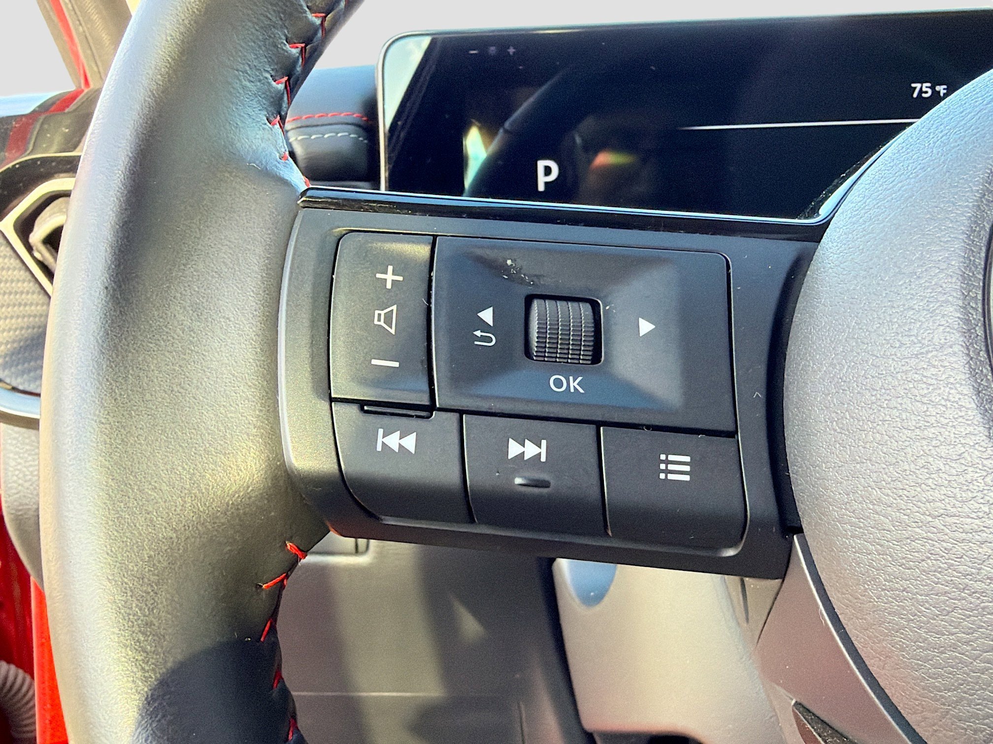 Used 2025 Nissan Kicks SR image 34