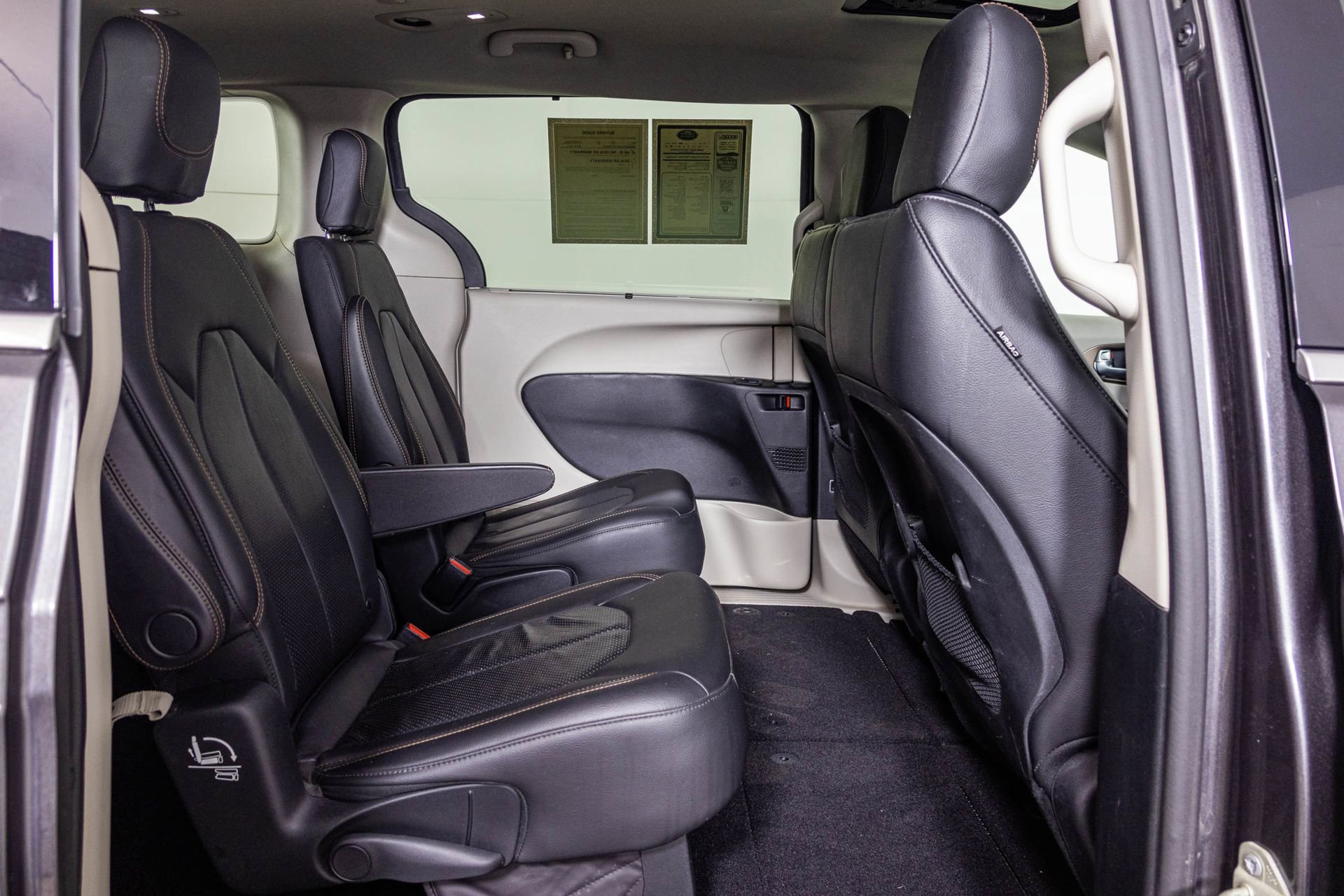 Used 2018 Chrysler Pacifica Touring-L image 44