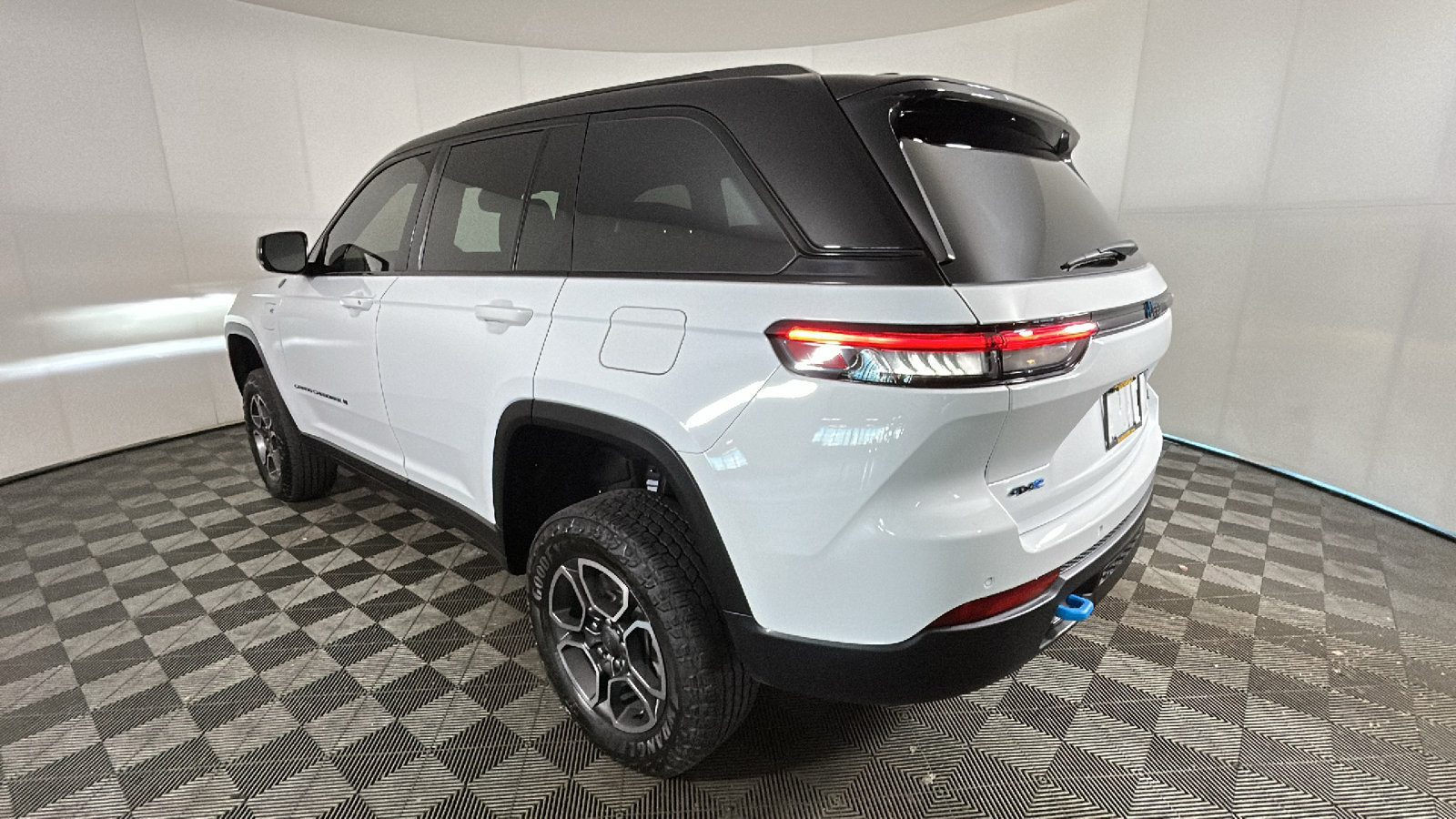 Used 2024 Jeep Grand Cherokee Trailhawk AWD/4WD image 5