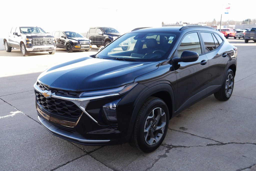 Used 2025 Chevrolet Trax LT w/ Driver Confidence Package image 4