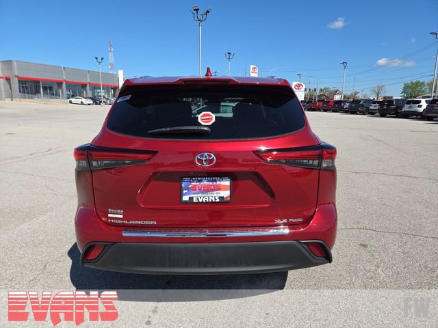 Used 2020 Toyota Highlander XLE image 29