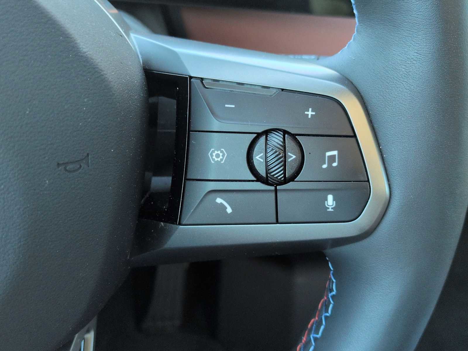 Used 2025 BMW iX M60 image 26